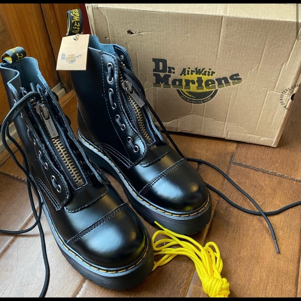 NWT Sinclair platform Doc martens knockoffs